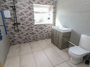 Shower - Meadow View (Carmarthen)