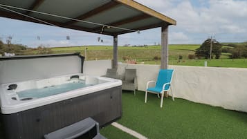 Cottage | Property grounds
