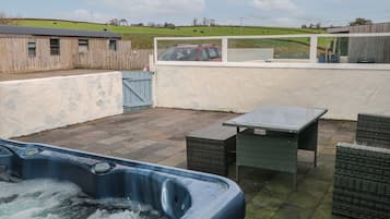 Cottage | Property grounds