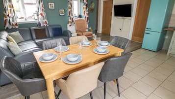 Cottage | Dining