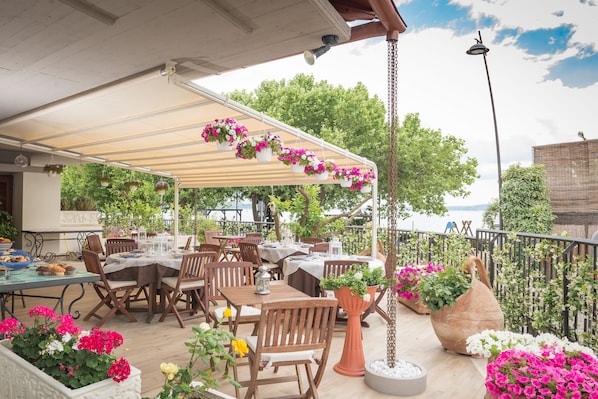 Free daily buffet breakfast  - Malì Guest House & Terrace Bar (Trevignano Romano)