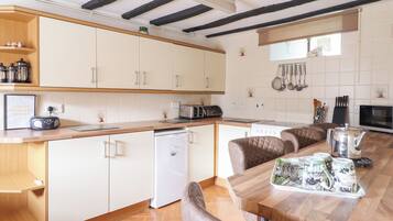 Cottage | Private kitchen | Fridge, high chair, cookware/dishes/utensils