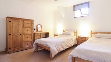 Cottage | 2 bedrooms, individually decorated, individually furnished, free WiFi