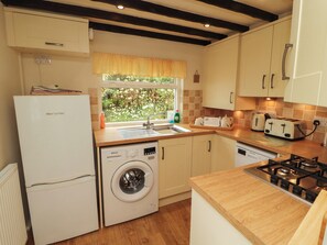 Cottage | Private kitchen | Stovetop, dishwasher, highchair, cookware/dishes/utensils - The Orchard (Kendal)