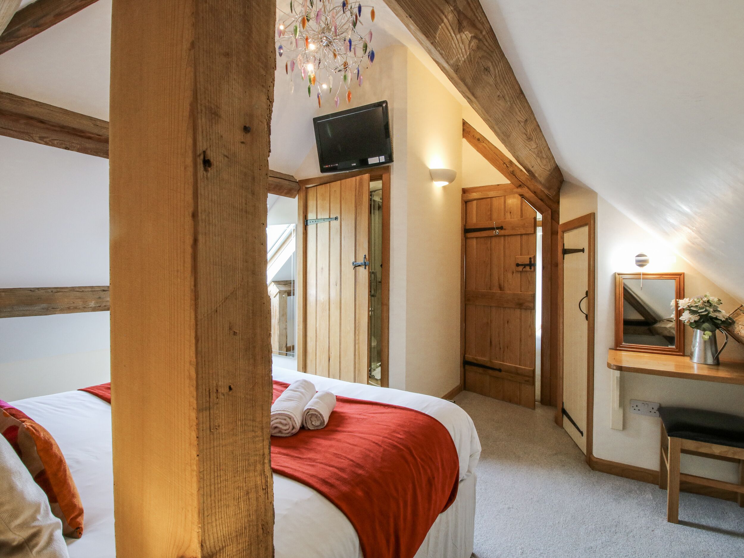 5 bedrooms, individually decorated, individually furnished, free WiFi