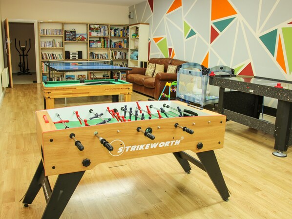 Cottage | Game room
