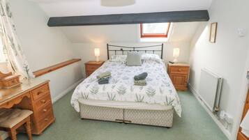 Cottage | 3 bedrooms, individually decorated, individually furnished, free WiFi