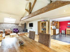 Cottage | Private kitchen | Fridge, microwave, stovetop, dishwasher - The Hayloft (High Peak)