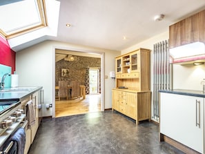Cottage | Private kitchen | Fridge, microwave, stovetop, dishwasher