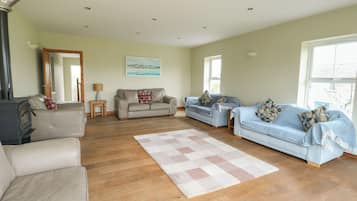Cottage | Living area | TV, DVD player, table tennis