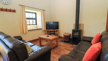 Fernseher, DVD-Player, Tischfußball