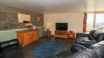 Cottage | Living area | TV