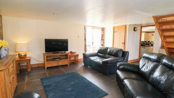 Cottage | Living area | TV