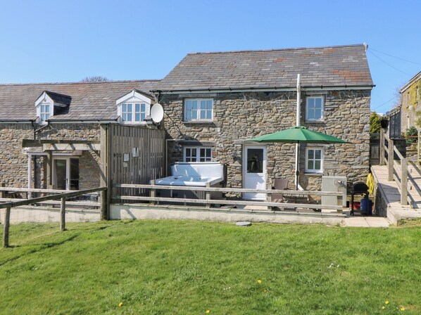 Cottage | Terrace/patio - The Stable (Lampeter)