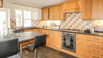 Cottage | Private kitchen | Stovetop, dishwasher, highchair, cookware/dishes/utensils