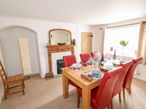 Cottage | Dining