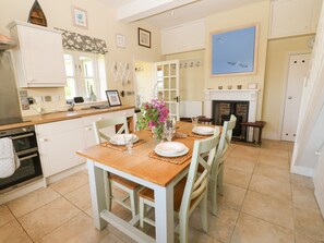 コテージ | 専用キッチン | 食器洗い機、調理器具と食器