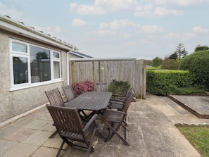 Cottage | Outdoor dining