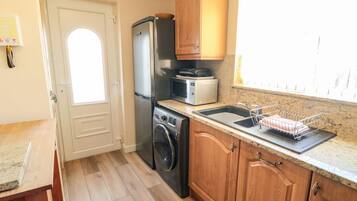 Cottage | Private kitchen | Stovetop, dishwasher, highchair, cookware/dishes/utensils