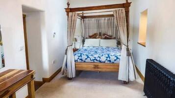 1 bedroom, individually decorated, individually furnished