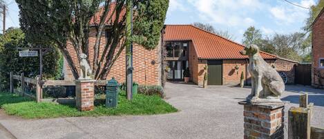 Casa rural | Façana frontal de l'allotjament