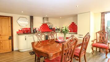 Cottage | Dining