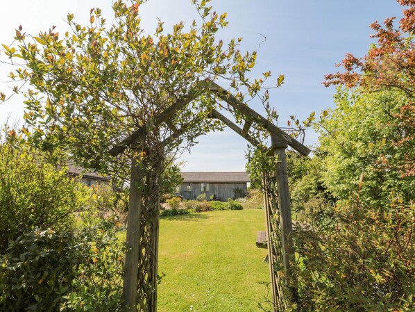 Cottage | Property grounds - Orchard Lodge (Morpeth)