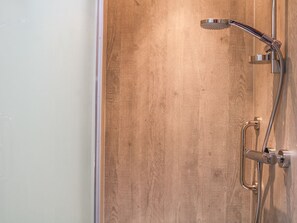 Cottage | Bathroom | Shower