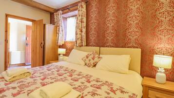 Cottage | 2 bedrooms, individually decorated, individually furnished, free WiFi