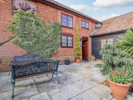 Property grounds. Hayloft Cottage
