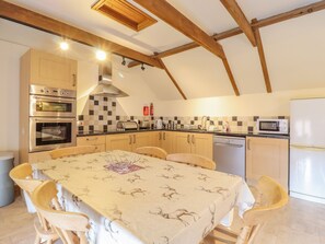 Cottage | Private kitchen - Hayloft Cottage (Woodbridge)
