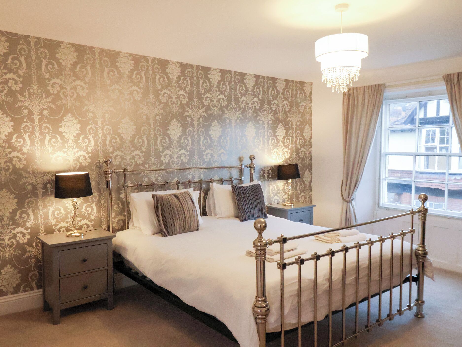 8 quartos, individualmente decorados, individualmente mobiliados