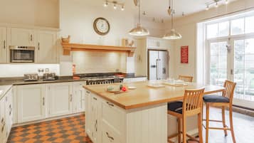Cottage | Dapur peribadi | Ketuhar gelombang mikro, dapur, mesin basuh pinggan mangkuk
