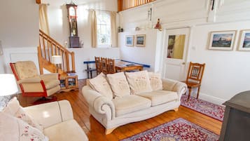 Cottage | Interior