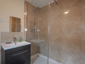 Cottage | Bathroom | Shower, hair dryer - Lilac Cottage (Strathpeffer)