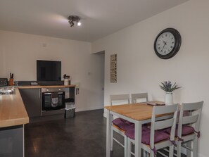 Cottage | Cucina privata | Piano cottura, seggiolone, pentole/stoviglie/utensili