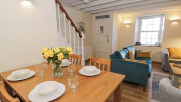 Cottage | Dining