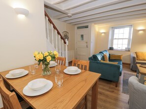 Cottage | Dining