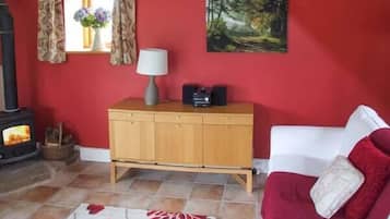 Cottage | 1 bedroom, individually decorated, individually furnished, free WiFi