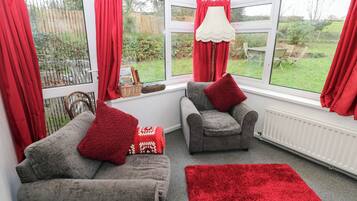 Cottage | Living area | TV, DVD player