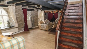 Cottage | Living area | TV, DVD player - Maesgwyn (Cardigan)