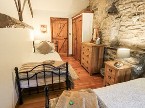 Cottage | 2 bedrooms, individually decorated, individually furnished, free WiFi
