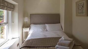 Cottage | 2 bedrooms, individually decorated, individually furnished, free WiFi