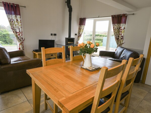 Cottage | Dining - Mallard Cottage (Whitby)