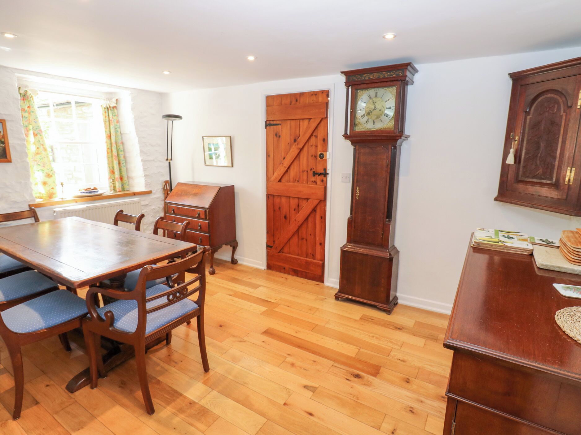 Cottage | Dining