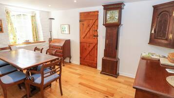 Cottage | Dining