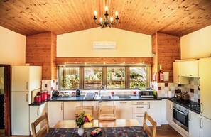 村舍 | 私人厨房 | 冰箱、微波炉、炉灶、洗碗机