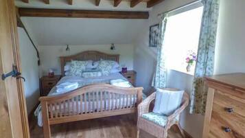 Cottage | 4 bedrooms, individually decorated, individually furnished, free WiFi