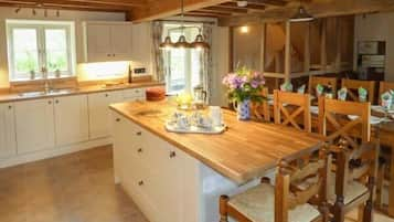 Cottage | Private kitchen | Fridge, dishwasher, electric kettle, toaster