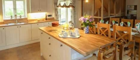 Cottage | Private kitchen | Fridge, dishwasher, electric kettle, toaster